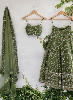 Designer Lehenga Choli Green Indian Outfit, Indian Bridesmaids Outfits, Orang India, Green Lehenga Choli, Lehenga Choli For Women, Choli For Women, Indian Outfits Lehenga, Outfits Indian, Wedding Lehengas