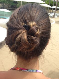 Peinado playero para Valen 3 Unfortunate Events, Bun Hair, A Series Of Unfortunate Events, Beautiful Long Hair, Jack Daniels, Balayage Hair, Bun Hairstyles, Buns, Balayage