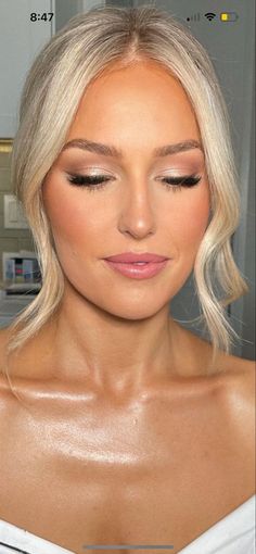 Eye Makeup Blonde Hair, Modern Bridal Makeup, Bridesmaid Makeup Blue Eyes, Makeup Blonde Hair, Bridal Makeup Inspiration, Green Eyes Blonde Hair, Bridal Makeup For Blondes, Glam Bride Makeup