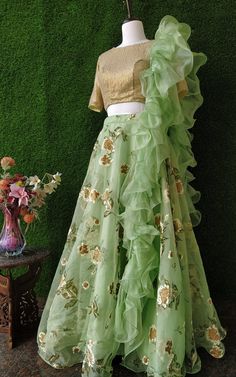 Lehenga With Ruffle Dupatta, Green Organza Lehenga, Indian Style Dress, Flare Lehenga, Ruffle Dupatta, Sabyasachi Lehenga, Organza Lehenga, Wedding Lehenga Designs