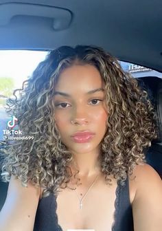 Full Head Blonde Highlights Curly Hair, Cool Tone Highlights Curly Hair, Ash Blonde On Curly Hair, Ashy Blonde Curly Hair, Blonde Highlights On Short Curly Hair, Short Curly Hair With Blonde Highlights, Ash Blonde Highlights Curly Hair, Curly Blonde Balayage, Blonde Curly Highlights