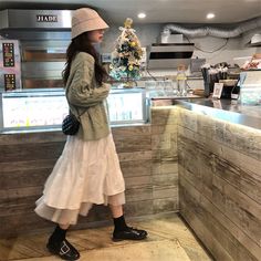 Mesh Midi Skirt Outfits, Long Skirt Streetwear, Midi Skirt Outfit Summer, Japan Fits, White Skirt Outfits, Empire Dresses, Skirt Streetwear, White Long Skirt, White Midi Skirt