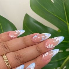 Ny Kuin Lyu on Instagram: "Pisces Nail Studio  🌸Medium Stiletto GeLX with Spring Nail art Design 🌸  🌸Done by Tania  #nailsnailsnails #nailsart #ocnails #simplynaildesigns #nailsaloninterior #nailclasses # #nailartdesign #gelxs #apresgelx #simplenails #nailmagazine #lanailtech #ocnailtech #gelxtension #gelxdesign" Lollapalooza Nails, Europe Vacation Nails, Tenerife Nails, Bluey Nail Ideas, Summer Nail Inspo Blue, Nails Blue Flowers, Blue Flower Nail Designs, Blue Floral Nails, Blue Flower Nails