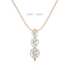 Trio Diamond Pendant Necklace, 14KT Yellow Gold Diamond Necklace, 3 Stone Pendant, 0.90 CT Round Cut Natural Diamond for Women, Gift for Mom. ● Greetings to Everyone Visiting our Shop! Delighted to Have You Here. ● 𝐏𝐞𝐧𝐝𝐚𝐧𝐭 𝐃𝐞𝐭𝐚𝐢𝐥𝐬 ➝ Metal Type: 10K/14K/18K ➝ Metal Tone: Rose/White/Yellow ➝ Hallmark: Yes ➝ Gift Box: Yes ● 𝐃𝐢𝐚𝐦𝐨𝐧𝐝 𝐃𝐞𝐭𝐚𝐢𝐥𝐬 ➝ Type: Natural Earth Mined Diamond ➝ Carat Weight: 0.90 CT (App.) ➝ Shape: Round ➝ Color: EF/FG ➝ Clarity: VS/SI ➝ Cut: Round Brilli 3 Stone Pendant, Gold Diamond Necklace, Diamond Education, Bespoke Jewellery, Diamond Carat, Solitaire Pendant, Best Diamond, Diamond Pendant Necklace, Natural Earth