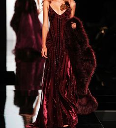 Look Gatsby, Ellie Saab, Runway Fashion Couture, Runway Outfits, Red Violet, Prom Dress Inspiration, Gala Dresses, Glam Dresses, Elie Saab