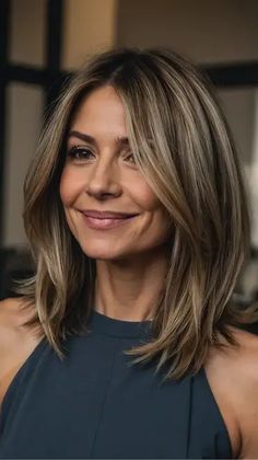 Refresh Your Look: 15 Mom Haircut Ideas to Try Today - TecArticles Trendy Mom Haircut, Modern Pixie Haircut, Mom Haircut, Modern Pixie, Classy Updo, Haircut With Layers, Medium Shag, Mom Haircuts, Balayage Blond