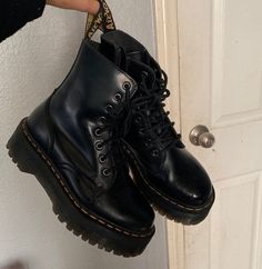 Dr Shoes, Hype Shoes, Shoe Inspo, Aesthetic Shoes, Swag Shoes, Pretty Shoes, Dream Shoes, Trendy Shoes, Doc Martens