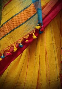 Yellow Cotton Saree, Bengal Cotton Sarees, Cotton Saree Blouse Designs, Cotton Saree Blouse, Khadi Saree, Cotton Saree Designs, Blouse Back Neck Designs, Handloom Fabric, Back Neck Designs