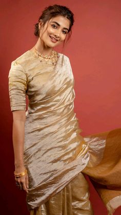 Shimmer Blouse, Golden Saree, Simple Saree Designs, Reception Look, Fashionable Saree Blouse Designs, Tissue Saree, Pooja Hegde, Simple Sarees, Designer Saree Blouse Patterns