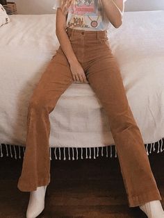 ⚡️Buy Vintage Corduroy Flare Leg Pants Brown M under $35.00 in Pants Online. Style: Casual, Street. Color: Khaki,Brown. Main Material: 100% Polyester. Fit Type: Flare Leg. Design: Functional Pockets, Button Zip Closure, Mid Waisted, Belt Loops, Slim Flare Leg Fit. ✓2022 SPRING DROPS✓Free Shipping on all orders over $59. Check reviews and order Vintage Corduroy Flare Leg Pants today. Corduroy Pants Outfit, 90s Pants, Orange Pants, Y2k Aesthetic Outfits, Sports Trousers, Flare Leg Pants, Corduroy Pants, Pants Outfit, Flare Pants