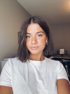 Womens haircut, short hair, bob haircut, brunette Brown Wavy Bob Hair, Bob Right Above Shoulders, Brunette Bob Straight Hair, Short Hair Women Brunette, Short Brunette Hair Curly, Above Collarbone Length Hair, Brown Short Hair Round Face, Bob Haircuts For Women Brunette, Bob Hairstyle Brunette