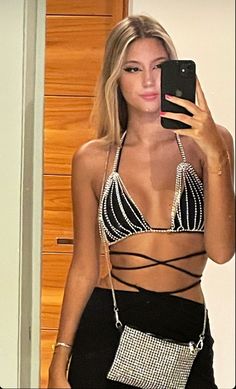 Best Festival Outfits, Ultra Outfits, Electro Festival Outfit, Mode Coachella, Festival Outfit Ideas, Tomorrow Land, Hard Summer, Festival Outfit Inspiration, Rave Fits