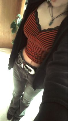 2000s Fashion Outfits Grunge, Grunge Outfits Red And Black, Grunge Outfits Feminine, Alternative Outfits Women, Casual Dark Outfit, Band Shirt Outfits Grunge, Grunge Inspo Outfit, Red Black White Outfit, Band Tee Outfits Grunge