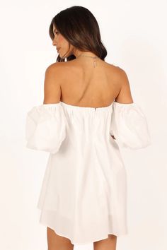 Details: Solid Off-the-shoulder design Mini dress Size and Fit: Size Length Bust S 72cm/28.3'' 83cm/32'' M 73cm/28.7'' 87cm/34.2'' L 74cm/29.1'' 93cm/36.6'' XL 79cm/29.5'' 97cm/38.2''