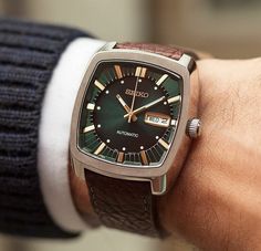 Seiko Snk809, Vintage Seiko Watches, Seiko Vintage, Sneaker Outfits, Seiko Men, Skeleton Watches, Expensive Watches, Best Watches For Men