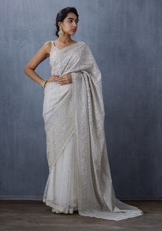 Indian White Wedding, Wedding Saree Look, White Wedding Saree, Luxury Saree, Off White Saree, Groomsmen Outfits, Baby Mom, White Saree, Embroidered Saree