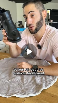 a man sitting at a table with a shoe in his hand and the caption reads, let's be on peut les entre