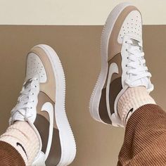 Rosa Jordans, Sneaker Closet, Pink Jordans, Tie Sneakers, Boty Nike, Nike Air Force 1 Custom, Nike Shoes Air Force, Nike Fashion Shoes, Pretty Shoes Sneakers