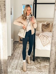 Ankle Boots With Socks And Jeans, Howler Boot Outfits, Winter Outfits With Beige Boots, Fall Outfits Beige Boots, Outfits With Beige Combat Boots, Dress With Chunky Boots Outfit, Light Colored Chelsea Boots Outfit, Sand Suede Boots Outfit, Outfit Ideas With Cream Boots