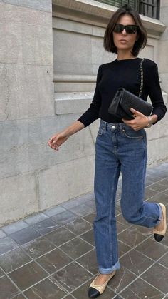 Working Lady, Parisian Outfit, Group Fashion, Parisian Outfits, Elegant Classy Outfits, Parisian Chic Style, Dressing Sense, Moda Paris, Dress Simple