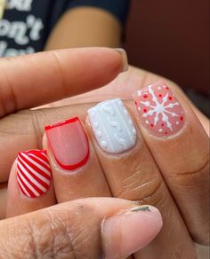 Overlay Nails Christmas, Christmas Nails Overlay, Shorties Christmas Nails, Cute Christmas Short Nails, Christmas Overlay Nails, Overlay Christmas Nails, Short Acrylic Nails Designs Winter, Kid Christmas Nails, Christmas Short Acrylic Nails