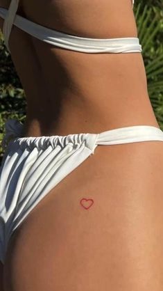 Tattoos To Cover Scars, Hip Tattoos Women, Small Pretty Tattoos, Petite Tattoos, Tasteful Tattoos, Tattoos Geometric, Red Ink Tattoos, Pretty Tattoos For Women, Red Tattoos