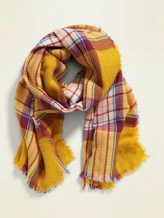 Flannel Blanket Scarf for Women Old Navy New with Tag Size: One-Size - Approximately 76" x 32" Color: Yellow Plaid **Smoke free / Pet free** Fit & SIZING Approximately 76" x 32". Cozy, soft-brushed flannel scarf, with raw-edge 1" fringe. 100% acrylic.    Machine wash cold, tumble dry low.    Imported.    Product Details    Lovely. Elegant. Stylish. Cozy flannel and fall-ready colors look good with everything.    And after those long autum strolls, this blanket scarf transitions perfectly indoors Flannel Scarf, Flannel Scarves, Braided Scarf, Easy Model, Simply Knitting, Colored Braids, Navy Blanket, Navy Outfit, Knit Edge