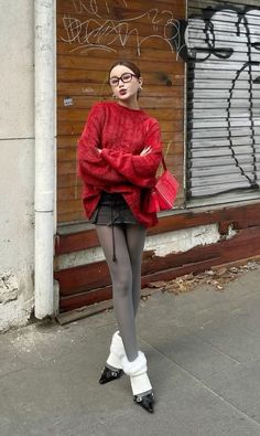 Holiday Office Party Outfit, Hongkong Outfit, Office Holiday Party Outfit, Office Party Outfits, Colored Tights Outfit, Red And Black Outfits, Xmas Outfits, Outfits Edgy, Edgy Outfits