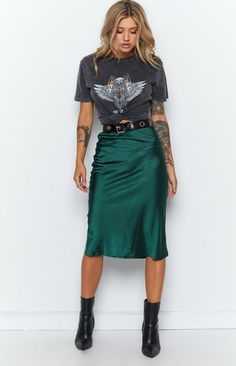 Green Knee-length Skirt For Night Out, Casual Midi Skirt For Night Out, Casual Midi Length Skirt For Night Out, Trendy Long Green Skirt, Trendy Green Long Skirt, Trendy Relaxed Midi Skirt, Trendy Green Relaxed Skirt, Trendy Lined Midi Skirt, Trendy Relaxed Fit Midi Skirt