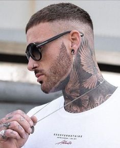 Macho Moda - Blog de Moda Masculina: AUTOESTIMA: 3 SEGREDOS DE ESTILO que podem AUMENTAR a Autoestima do Homem Edgar Haircut, Edgars Haircut, Gents Hair Style, Cool Mens Haircuts, Short Hair Trends