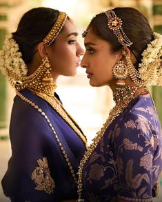 Big Gold Earrings, Bridal Poses, Bridal Jewelry Collection, Bridal Photoshoot, Bride Photography, South Indian Jewellery