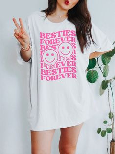 Get ready to be OBSESSED with your new Besties Forever + Smiley Faces t-shirt. It's the coolest and most comfortable way to show off the latest styles. Also makes a great gift for your best friend! LOOKING FOR THE SWEATSHIRT? ► https://www.etsy.com/listing/1169273981 * PRODUCT DETAILS * ↠ High Quality, Super Soft & comfy Bella + Canvas T-Shirt ↠ 100% pre-shrunk cotton (heather colors are a poly-cotton blend) ↠ This is a direct-to-garment print, no vinyl or stencils. Which means it will last a lo Oversized Pop Culture Tops With Screen Print, Oversized Pop Culture Screen Print Tops, Oversized Screen Print Pop Culture Tops, Relaxed Fit Slogan Tops For Pop Culture, Pop Culture Slogan Tops With Relaxed Fit, Oversized Pop Culture T-shirt With Letter Print, Best Frind, Retro Smiley Face, Best Friend T Shirts