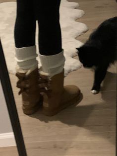 Ugg Ribbon Boots Outfit, Fall Uggs Aesthetic, Bailey Ugg Boots Outfit, Bailey Bow Uggs Aesthetic, Ugg Boots With Bows Outfit, Bailey Boot Uggs Outfit, Black Bailey Bow Uggs Outfit, Uggs Bailey Bow Outfit, Ugg High Boots Outfit