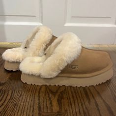 Never Worn Ugg Disquette Slippers In Size 9. They Are A Platform Style In The Classic Chestnut Color. I Am Selling Because I Need A Different Size. They Are New In Packaging With Stickers Still On. Ugg Platform Slippers, Ugg Flip Flops, Fuzzy Shoes, Ugg Dakota Slippers, Ugg Slippers Women, Fuzzy Slides, Uggs Moccasins, Ugg Slides, Ugg Dakota