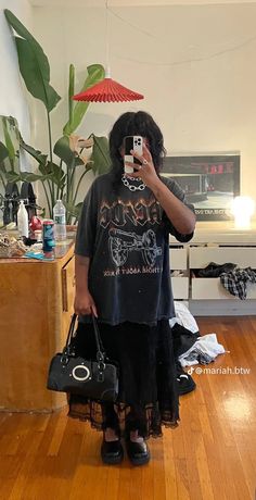 Flowy Skirt Tshirt Outfit, Black Oversized Tshirt Outfit Korean, Oversized Tshirt Skirt Outfit Korean, Spring Oversized Outfits, Oversized Shirt And Long Skirt, Long Skirt Outfits With Tshirt, Long Black Lace Skirt Outfit Ideas, T Shirt With Maxi Skirt Outfit, Midi Skirt With Oversized Shirt