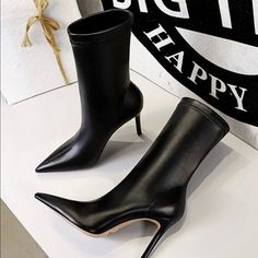 Brand New Never Worn Black Leather Boots Heels Short, Heel Boots For Women, Short Ankle Boots, Leather High Heel Boots, Botas Chelsea, Leather Boots Heels, Chelsea Boots Women, Leather Boots Women, Pointed Toe Shoes