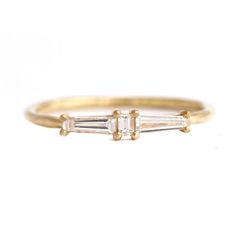 three stone ring with baguettes in yellow gold and white diamonds on the band