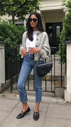 Classy outfits: how to dress classy with elegant outfits and chic outfits Exploring London, London Outfits, Casual Classy Outfits, Outfit Concert, Bar Hopping, Outfit Classy, Simple Fall Outfits, London Outfit, Paris Mode