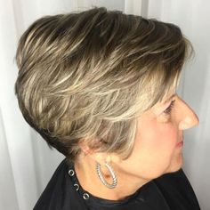 Subtle Blonde Highlights, Short Hair Cut, Fine Straight Hair, Over 60 Hairstyles, How To Curl Short Hair, Short Grey Hair, Short Hairstyles For Thick Hair, Short Layered