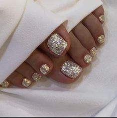 White Glitter Toe Nails, Gold Glitter Toe Nails, Pedicure Ideas 2023, White Glitter Toes, Glitter Toes Pedicure, Trip Nails, Portugal Outfits, Wedding Toe Nails