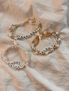 How To Attach, Fearless Era Bracelet, Eras Tour Bracelets Fearless, You Belong With Me Bracelet, Concert Bracelet Ideas, Fearless Bracelet Ideas, Fearless Friendship Bracelet Ideas, Bracelet Inspo Aesthetic, Fearless Bracelet Taylor Swift