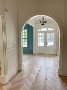 an empty room with blue doors and white trim on the walls is pictured in this image