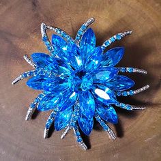 Blue Flowery Brooch - Bright Blue/Silver Tones - Nwot Round Blue Brooches For Gifts, Elegant Blue Jeweled Brooches, Blue Flower Brooch For Wedding, Blue Floral Brooch Jewelry, Formal Blue Flower Brooch, Blue Flower-shaped Jewelry Brooch, Silver Flower-shaped Brooches With Rhinestones, Bright Blue, Blue And Silver