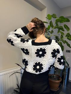 Floral Crochet Sweater, Fall Winter Fashion, Floral Crochet, Black And White Floral, Boho Top, Crochet Motif, Cozy Fall, Crochet Sweater, Boho Tops