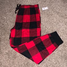 Old Navy Black And Red Plaid Joggers. Brand New With Tags. Old Navy Christmas Pajamas, Old Navy Joggers, Black Lounge Pants, Flannel Pj Pants, Navy Joggers, Old Navy Pajamas, Freebies By Mail, Christmas Pajama Pants, Black Lounge