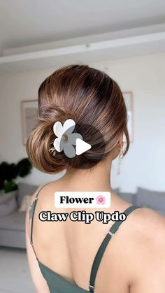 Shalini Samuel on Instagram: "Claw Clip Updo 🌸
.
.
.
.
#clawclip #clawcliphairstyle #bun #updo #bunhair #hair #hairtutorial #hairstyle #clawclips #updostyle" Bun With Claw Clip, Hairstyle With Claw Clip, Claw Clip Updo, Clip Updo, Hair School, Bun Updo, Claw Clip, Bun Hairstyles