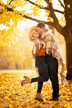 #fall #engagement #engagementshoot #fallengagement #engagementpictures #engagementpictureideas Fall Bridge Pictures, Summer/fall Engagement Pictures, Fall Photoshoot Ideas For Family, Best Fall Photoshoot Ideas, Fall Family Posing Ideas, Fall Sessions Photography, Creative Fall Engagement Photos, Fall Photoshoot Poses Family Portraits, Diy Fall Pictures Family