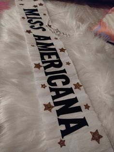 a white and black banner with stars on it that says welcome to the americana