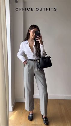 Women Office Outfits, Outfit Elegantes, Casual Work Outfits Women, Look Office, Business Attire Women, Corporate Attire, Business Outfits Women, Stylish Work Attire, Corporate Outfits