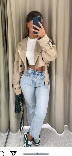 Business Casual Outfits Blazer, Light Denim Jacket Outfit, Casual Outfits Blazer, Hairstyles Slick Back, Hairstyles Slick, Crop Tops Green, Slick Back Hair, Outfits Blazer, Everyday Style Casual